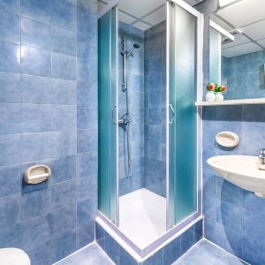 adriatic-hotel-dubrovnik-bathroom-shower
