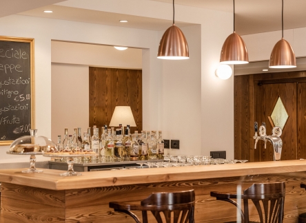 bar