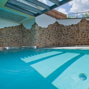 7939e419290cf3b2b47460d43a9129427d499782-outdoor-pool-hotel-alpi