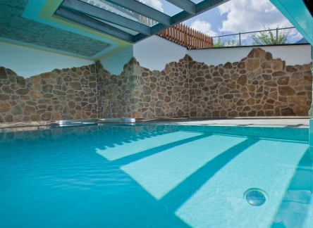 7939e419290cf3b2b47460d43a9129427d499782-outdoor-pool-hotel-alpi