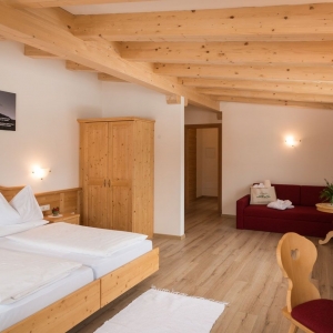 82a90c3e65017cd81271b11dd2ae8a645511b480-zimmer1-superior-dolomiten