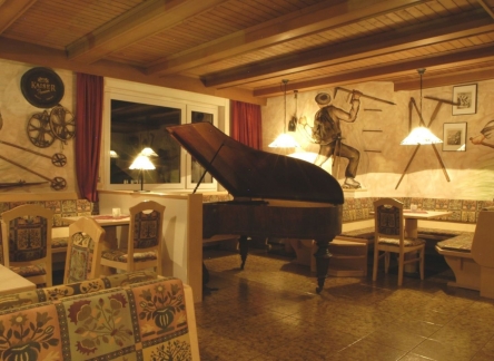 f0f56400513e6c9f4613e4aed65c194b043d61e6-bar1-hotel-alpi
