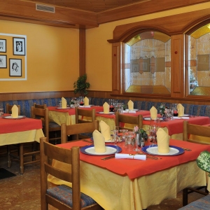 ss-g-ski-italy-hotel-passo-tonale-hotel-negritella-dining-room