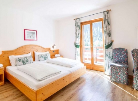 Comfort-hotel-salvan-web-14_1920x1100-550x403