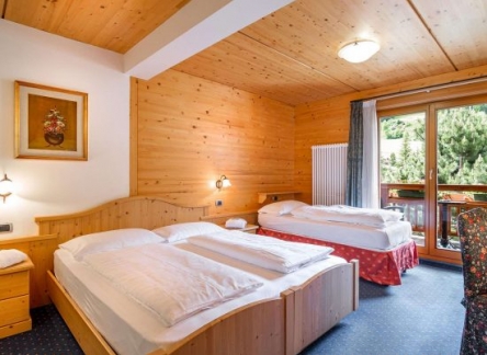 Comfort-hotel-salvan-web-4_1920x1100-550x403