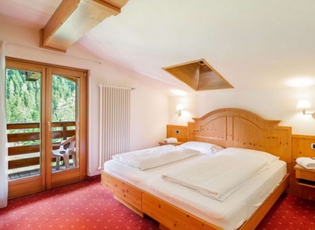 Comfort-hotel-salvan-web-6_1920x1100-550x403