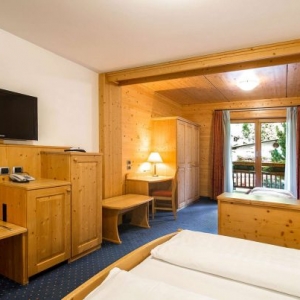 Junior-suite-hotel-salvan-web-12_1920x1100-550x403