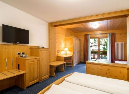 Junior-suite-hotel-salvan-web-12_1920x1100-550x403