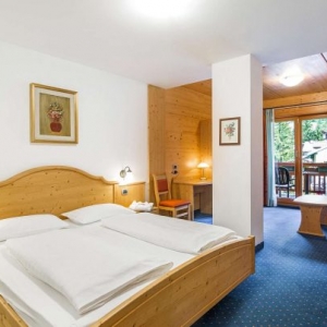 Junior-suite-hotel-salvan-web-14_1920x1100-550x403