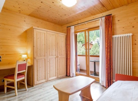 Junior-suite-hotel-salvan-web-20_1920x1100-550x403