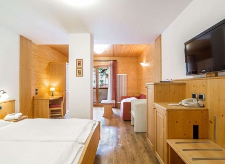 Junior-suite-hotel-salvan-web-21_1920x1100-550x403