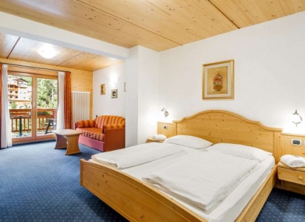 Junior-suite-hotel-salvan-web-6_1920x1100-550x403