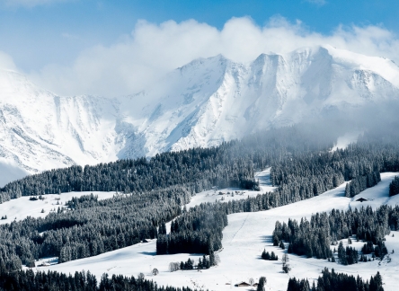 Tree-lined-ski-runs-and-Mont-Blanc-above-Saint-Gervais